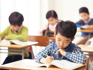 englishbiz 子ども英語 本校 のロゴ画像