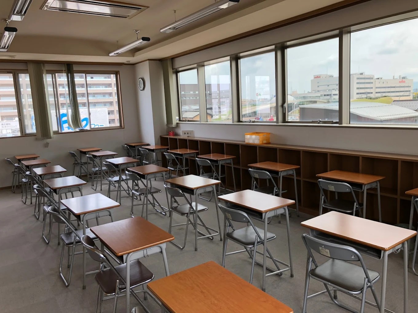 日の出塾 本校 の内観画像