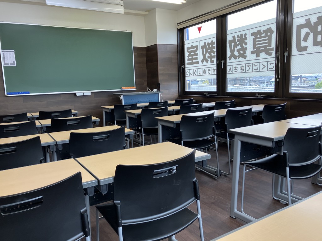 中萬学院 根岸スクール の内観画像