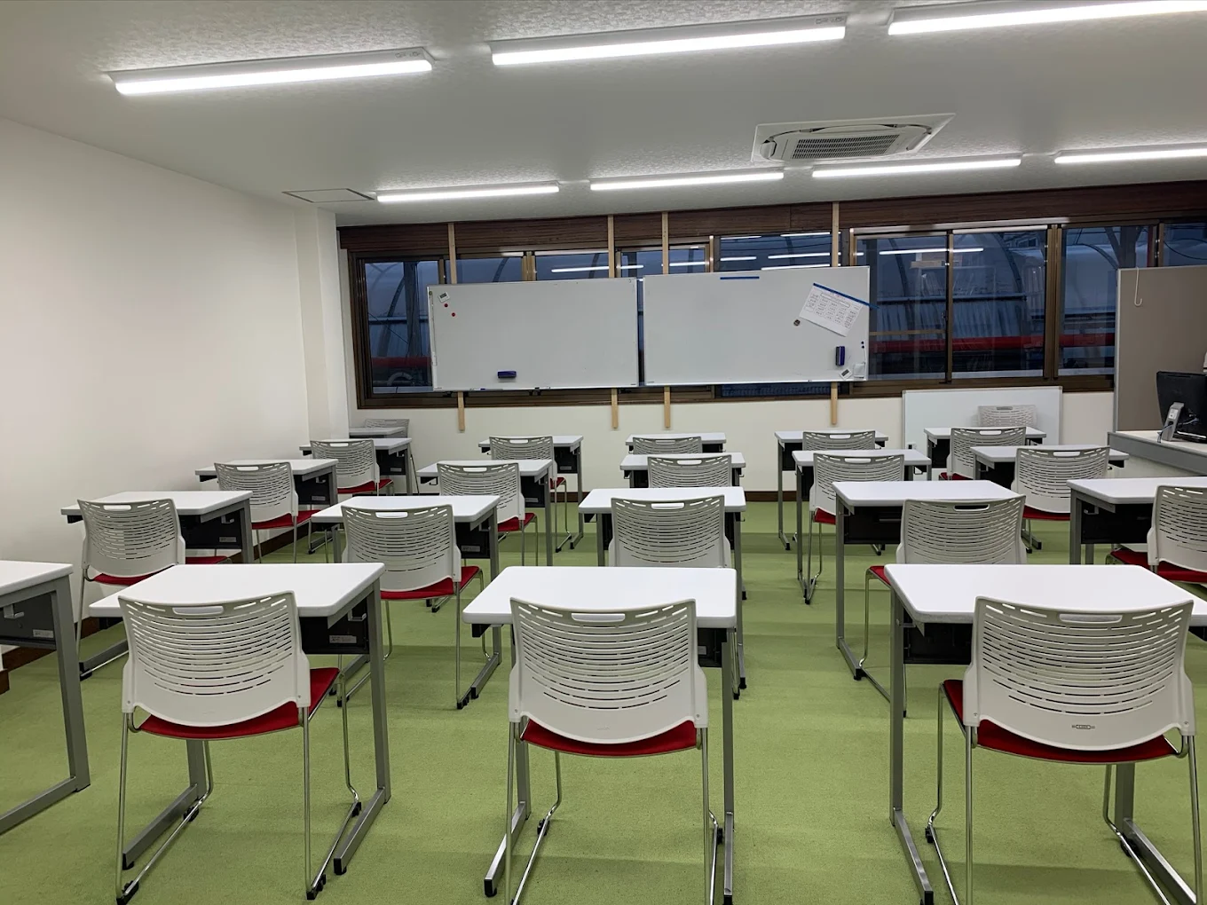 山本学習塾［大阪府東大阪市］ 本校 の内観画像