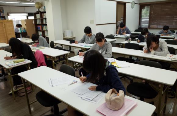 尾崎塾 富田校 の内観画像