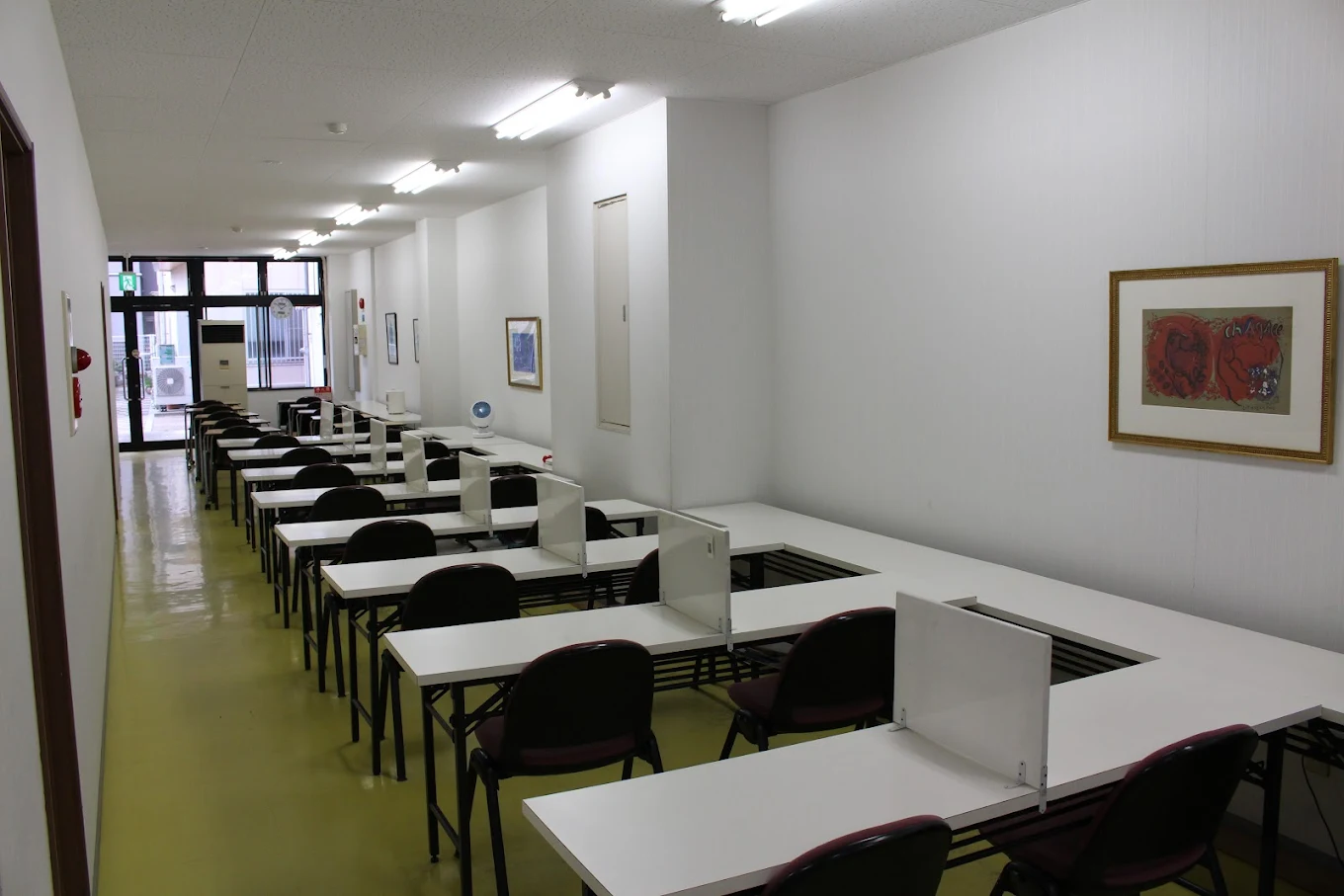 皆成学院 本校 の内観画像