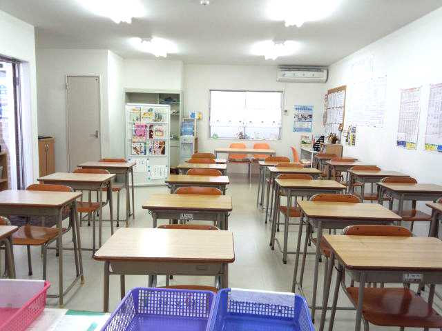 秀学会総合進学塾 本校 の内観画像