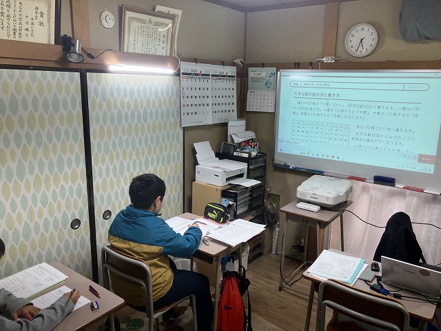 須田義塾本部 高津教室 の内観画像