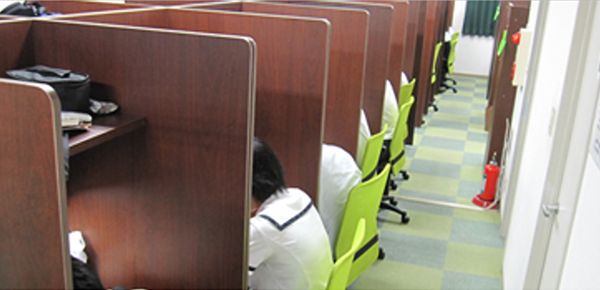 総合塾リンデンバームシューレ 本校 の内観画像