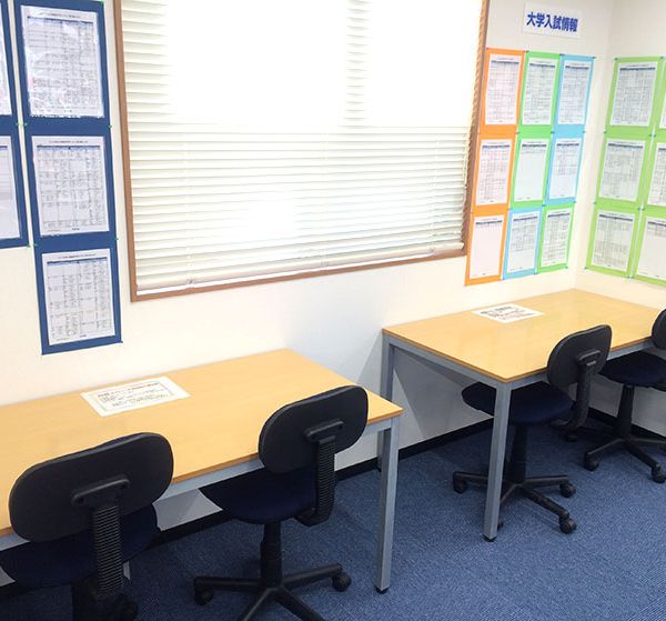 個別指導塾スタンダード 九大学研都市駅前教室 の内観画像