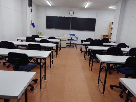 英智学館 青森本校 の内観画像