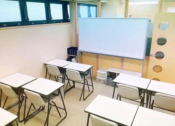 個別指導なら森塾 上大岡校 の内観画像