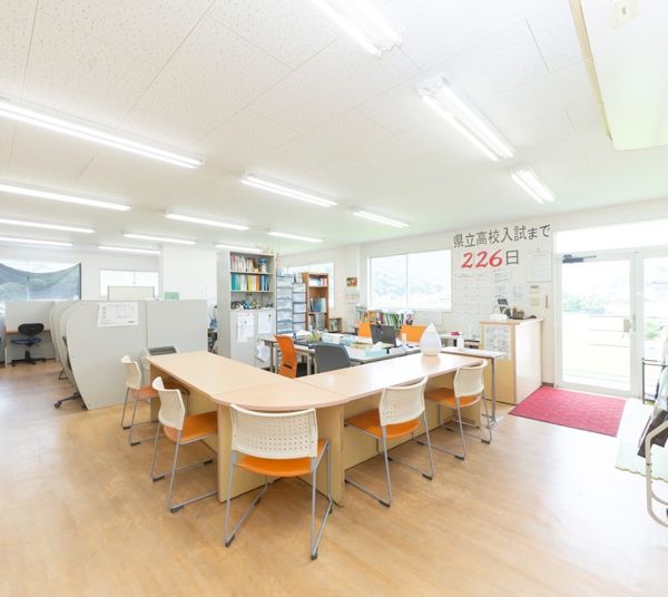 智翔館 佐々校 の内観画像