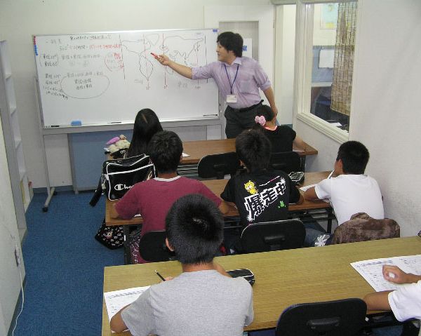 個別指導 スクールIE 宝殿校 の内観画像