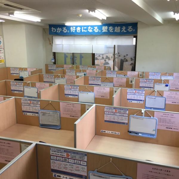 対話式進学塾 1対1ネッツ 都府楼前校 の内観画像