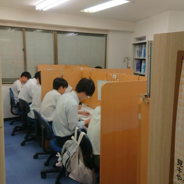 個別指導　スクールＩＥ 弘明寺校 の内観画像