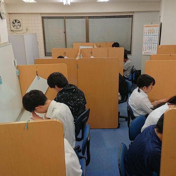 個別指導　スクールＩＥ 弘明寺校 の内観画像