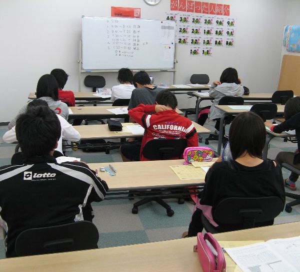 個別指導 スクールIE 一宮浅井校 の内観画像