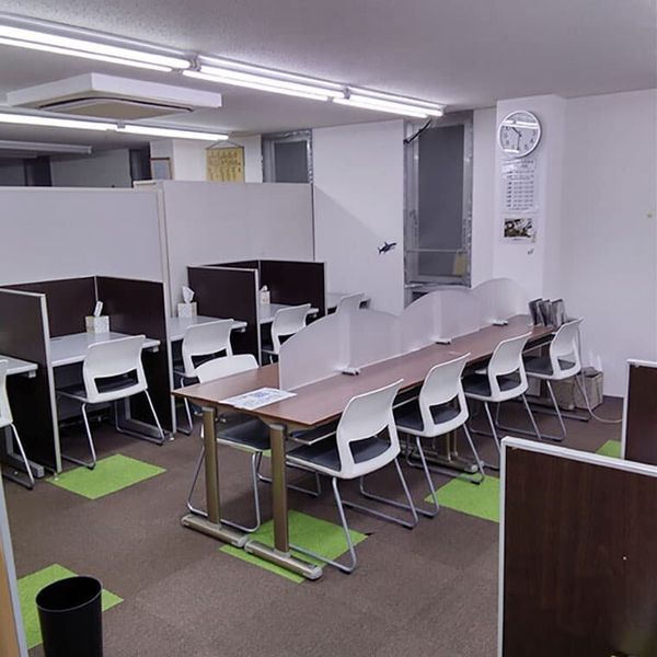 成基の個別教育ゴールフリー 伏見教室 の内観画像