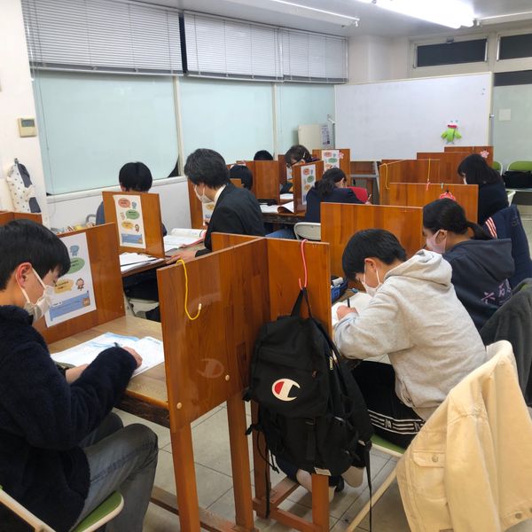 毎日個別塾 5-Days 西原校 の内観画像