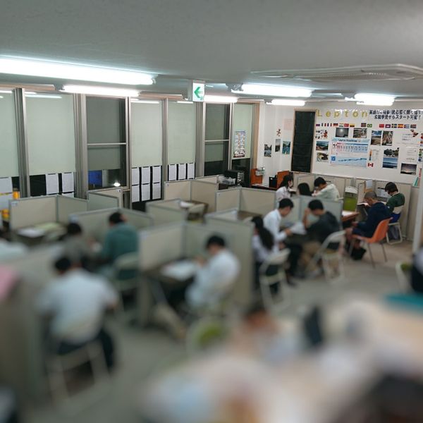 毎日個別塾 5-Days こころ校 の内観画像