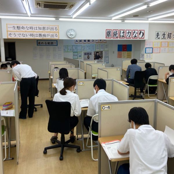 毎日個別塾 5-Days 勝山校 の内観画像