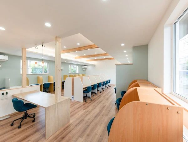 ソロモン総合学院 本校 の内観画像