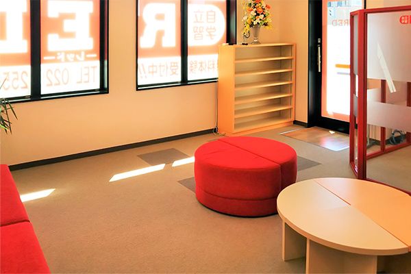 自立学習RED(レッド) 岩切教室 の内観画像