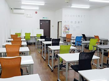 個別指導塾 学習空間 坂戸西教室 の内観画像