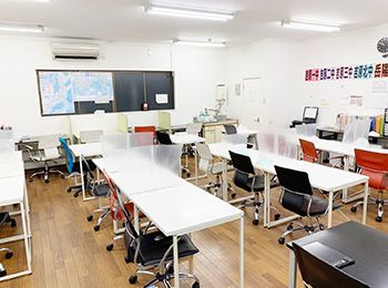 個別指導塾 学習空間 富士吉原教室 の内観画像