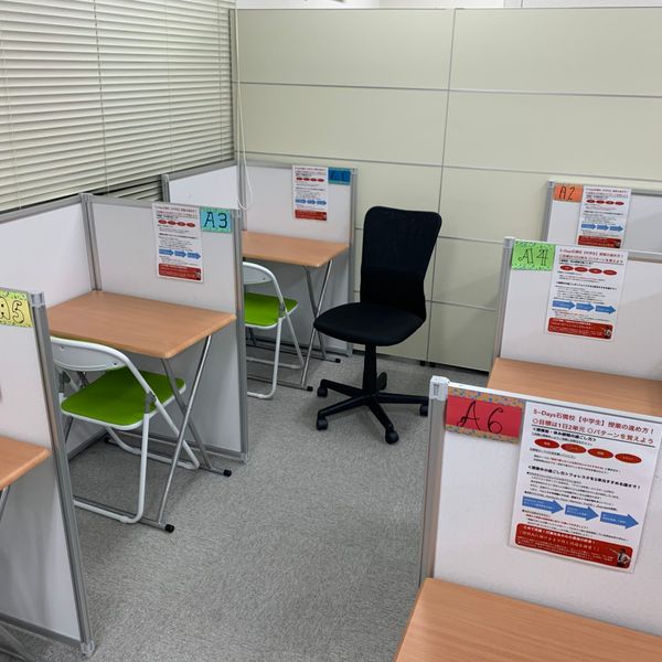 毎日個別塾 5-Days 石橋校 の内観画像