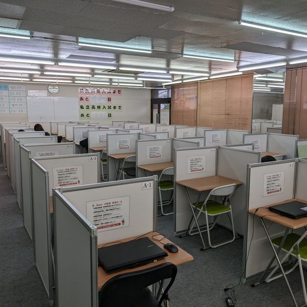 毎日個別塾 5-Days 穴生校 の内観画像