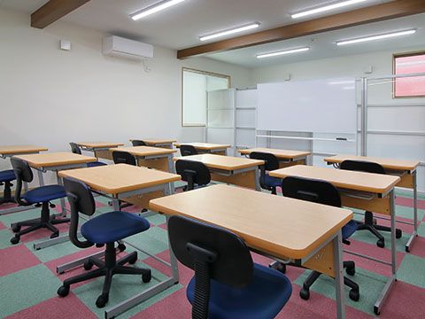 英智学館 美田園校 の内観画像