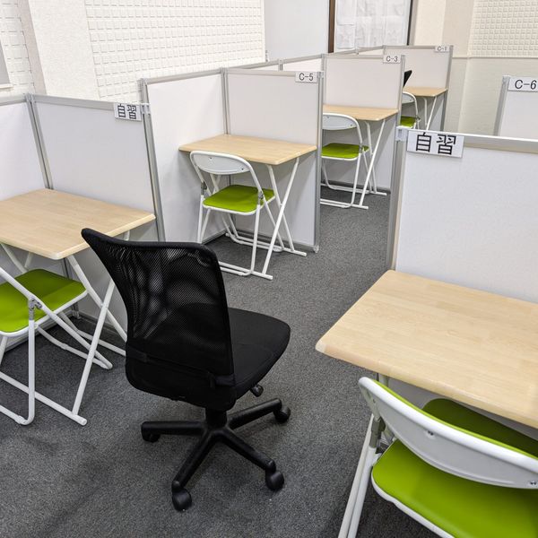 毎日個別塾 5-Days 産医大前校 の内観画像