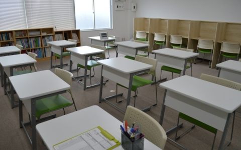 超個別指導塾まつがく 東三条駅前校 の内観画像