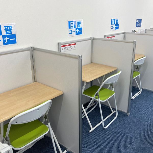 毎日個別塾 5-Days 豊中長興寺校 の内観画像