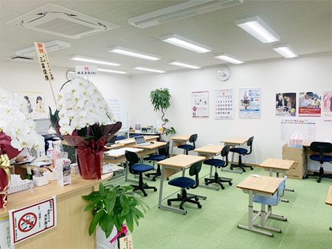 英智学館 荒井校 の内観画像