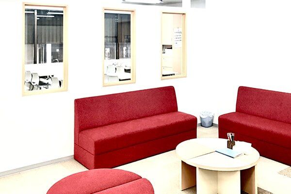 自立学習ＲＥＤ（レッド） 佐世保京町教室 の内観画像