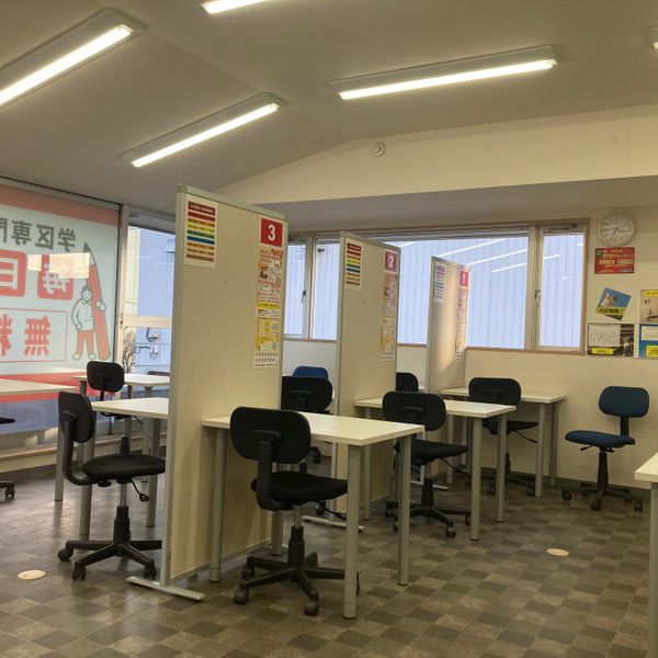 毎日個別塾 5-Days 本厚木校 の内観画像