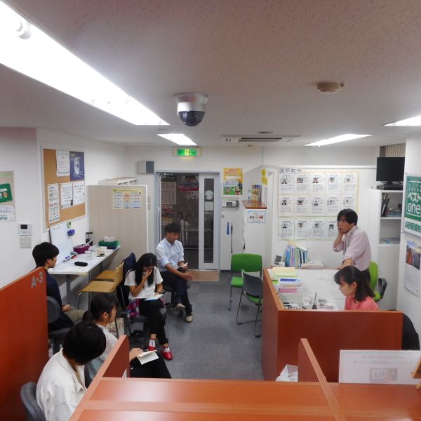 ECCの個別指導塾ベストワン 川西駅前校 の内観画像