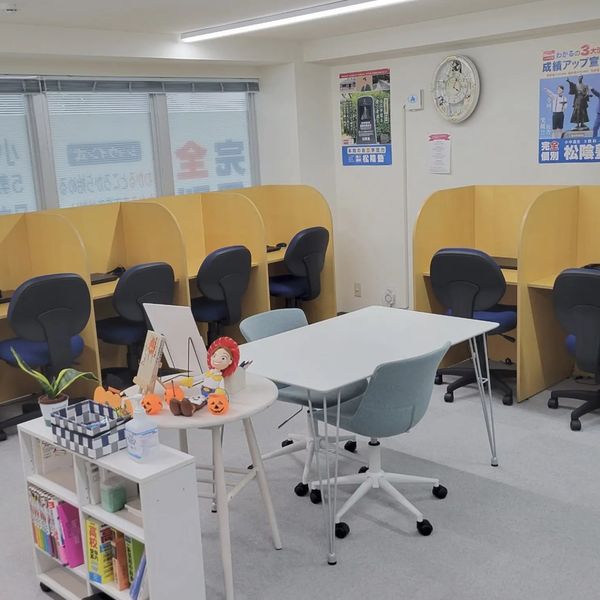 完全個別 松陰塾 足立南花畑校 の内観画像
