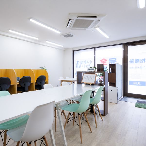 完全個別 松陰塾 久留米花畑校 の内観画像